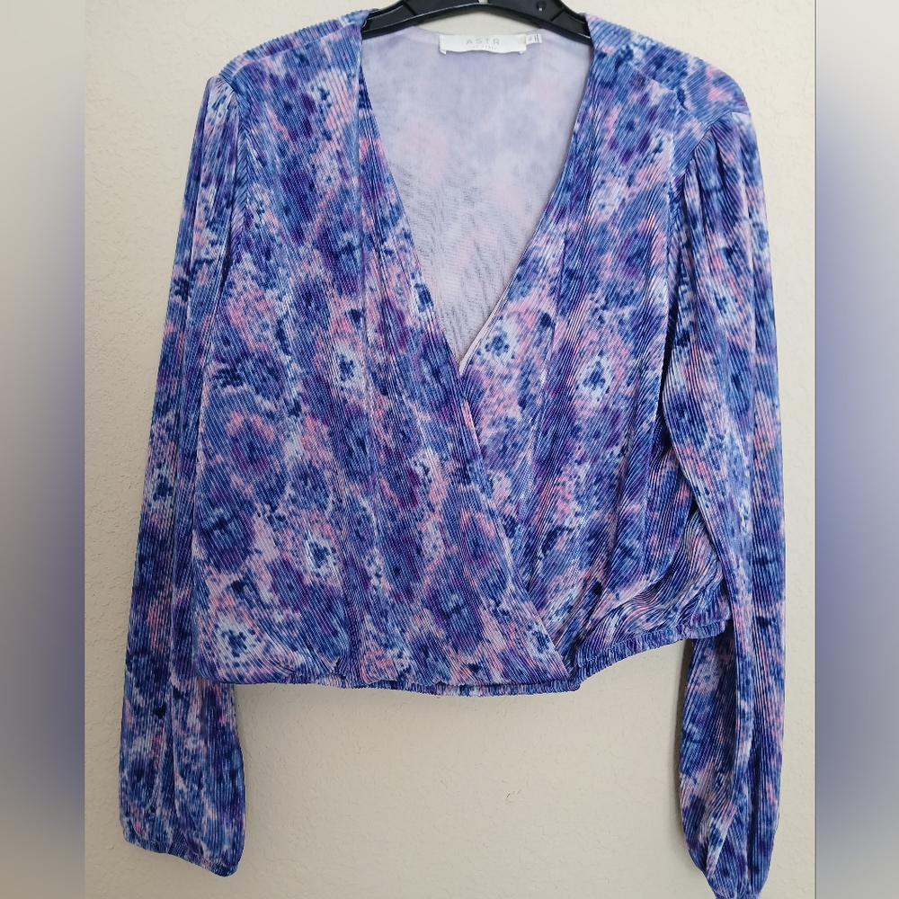 Astr The Label Pleated Long Sleeve Surplice Top Pink Purple Tie Dye Size XL